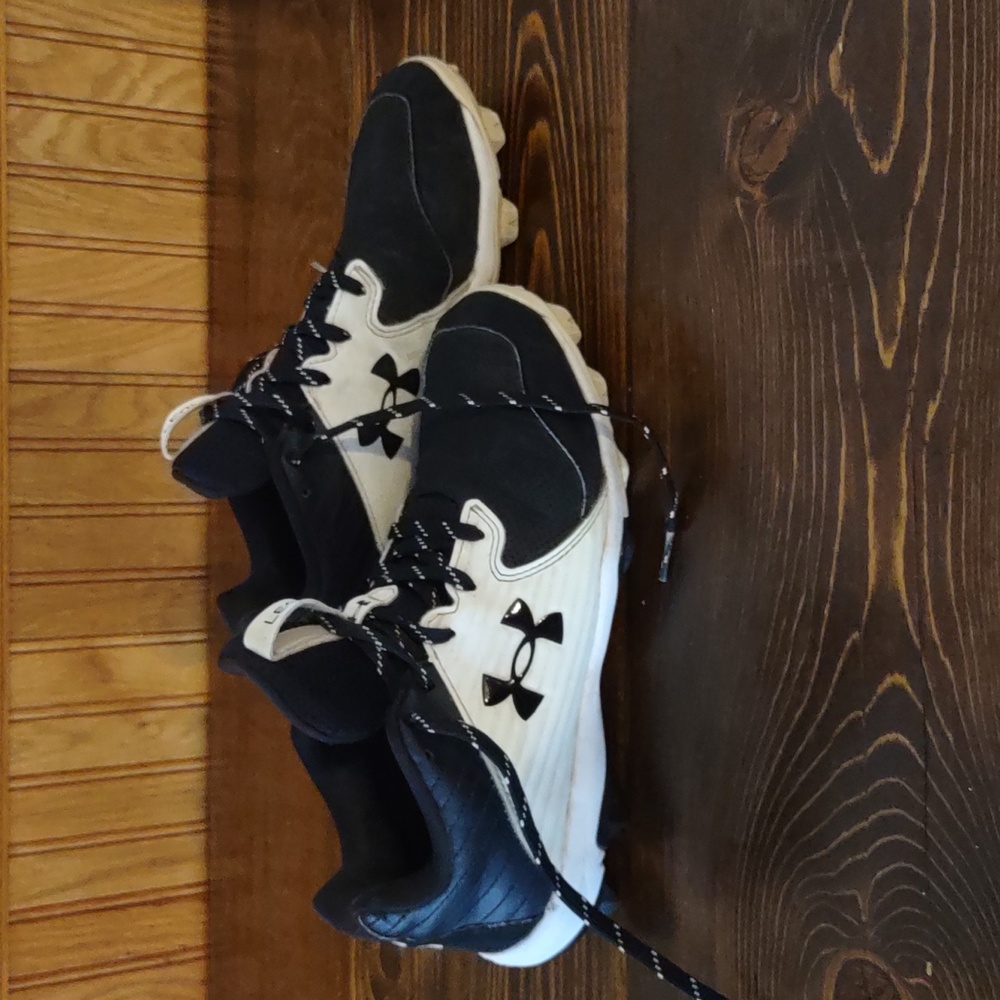 Under armour boys cleats